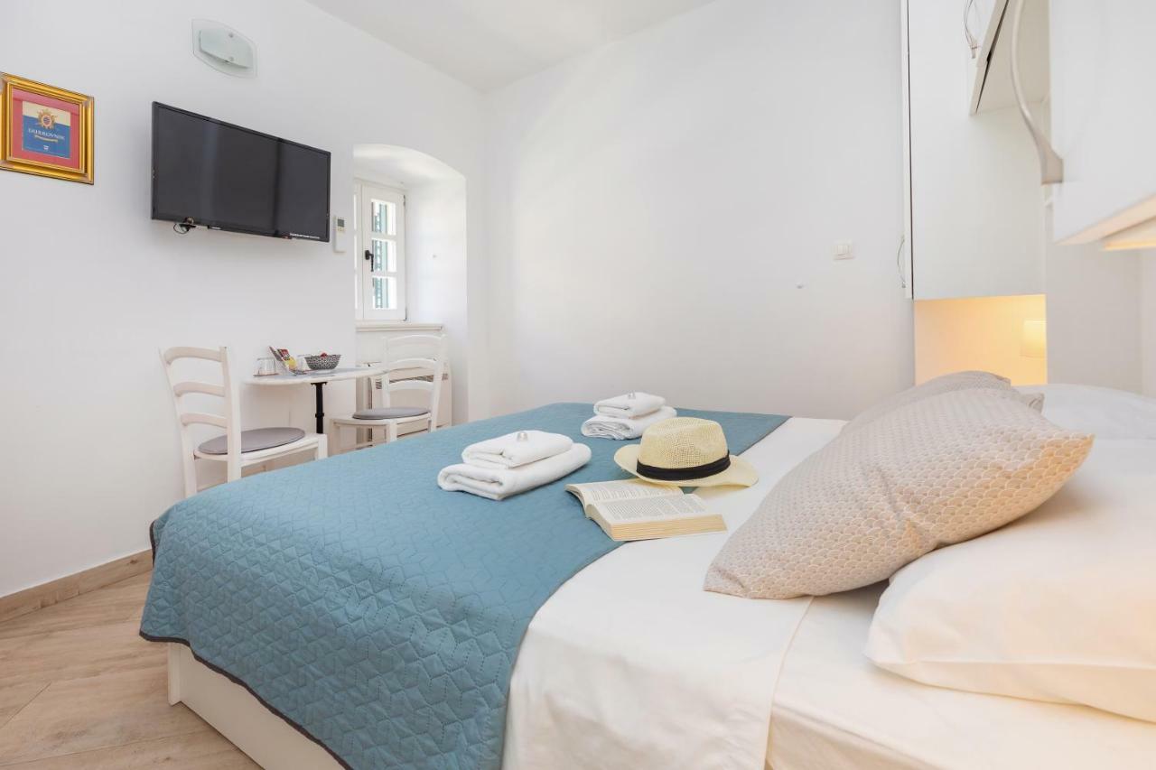 Ragusa City Walls Apartments Bagian luar foto